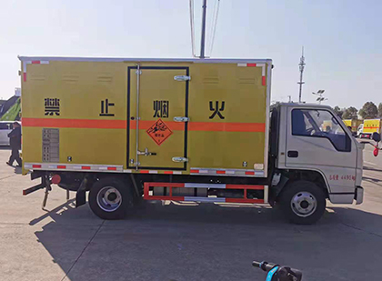 通榆爆破器材运输车技术升级与安全合规新趋势