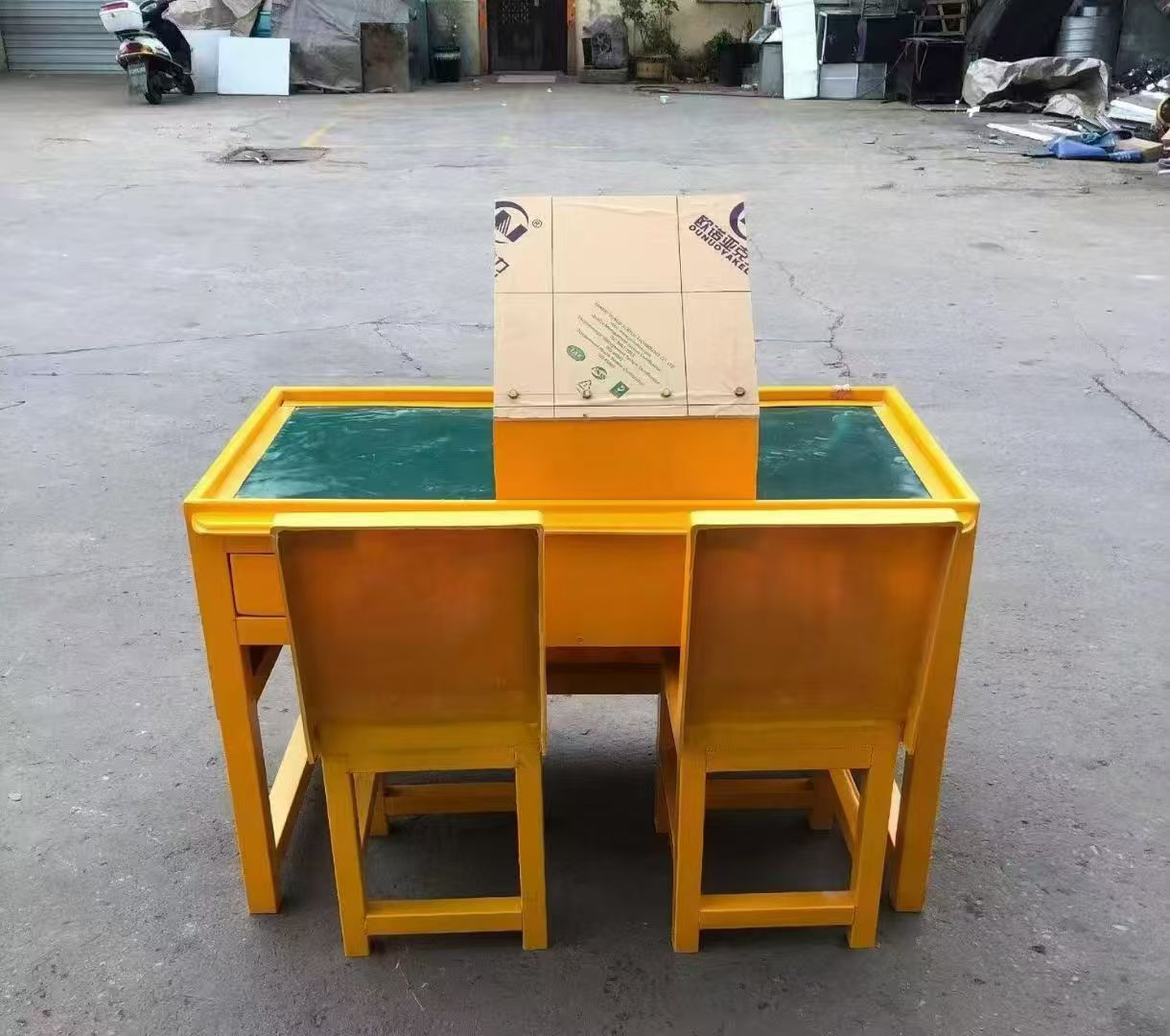 通榆防静电导通桌井下煤矿火工品发放桌：危险品流转的安全守护者